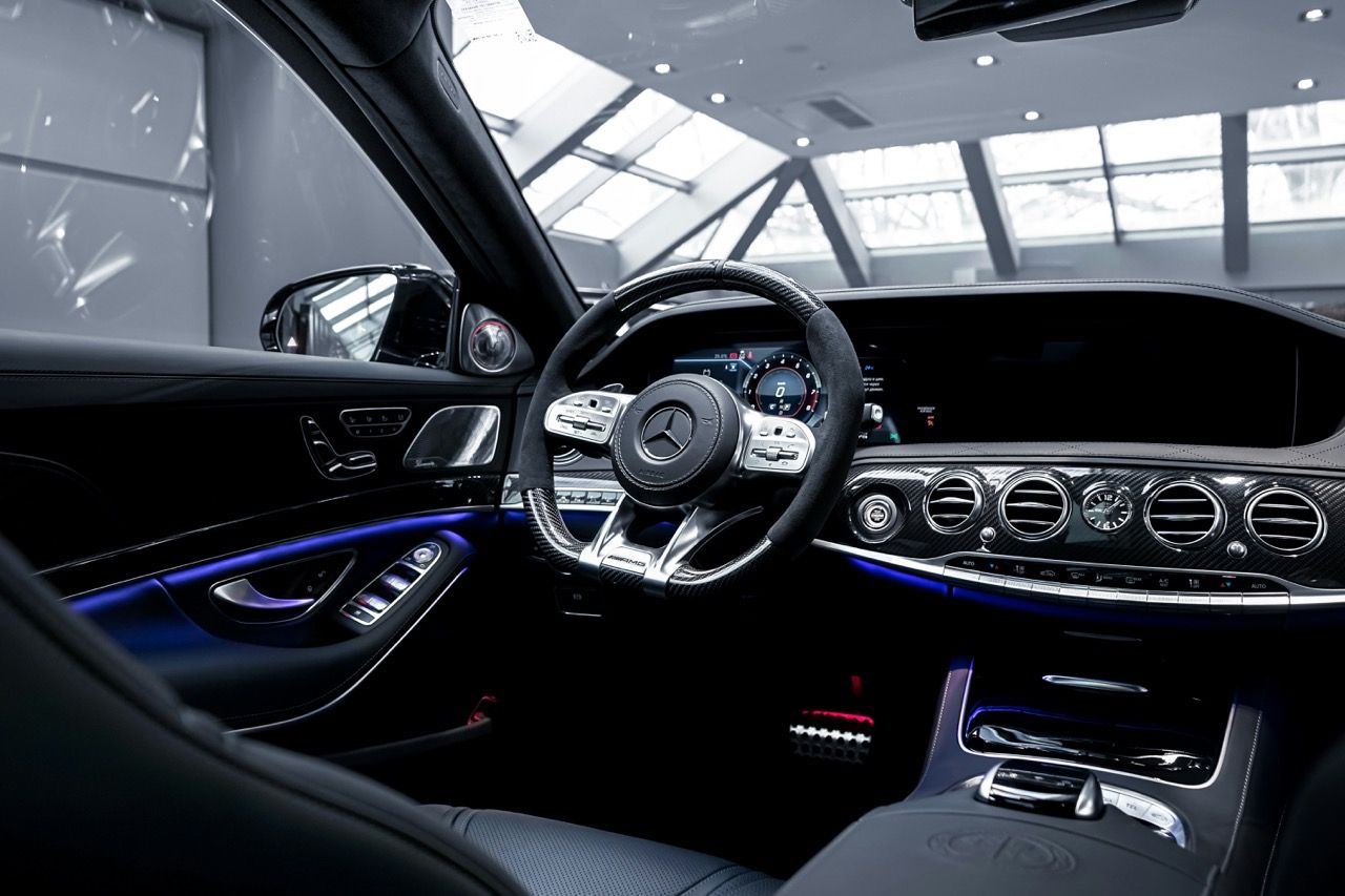 Gepflegtes Fahrzeug-Cockpit nach der Innenaufbereitung